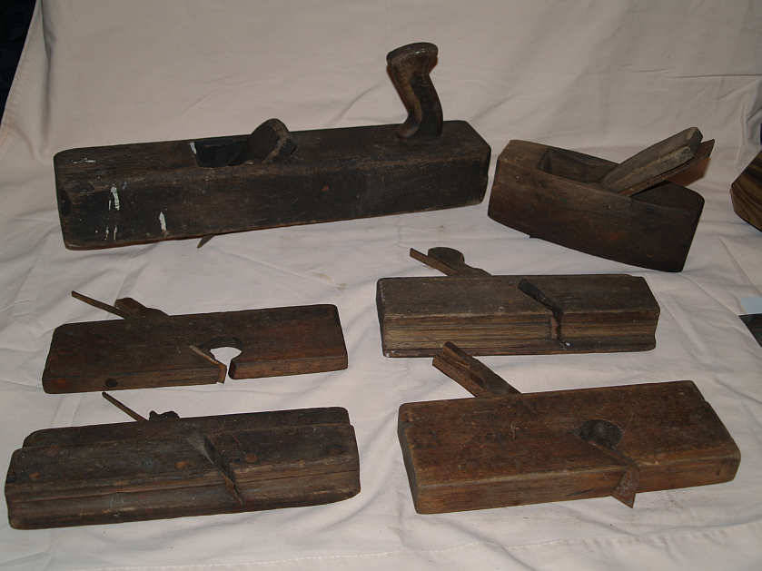 6 X VINTAGE  WOOD PLANES