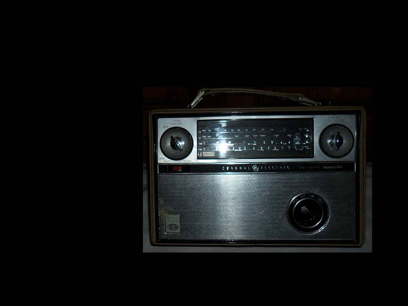 ANTIQUE GENERAL ELECTRIC ALL WAVE TRANSISTOR RADIO