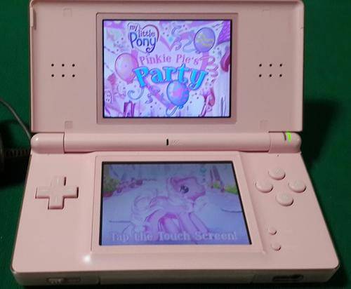 NINTENDO DS-LITE - PINK WITH R4 CARTRIDGE - DOWNLOAD AND PLAY!!!!!