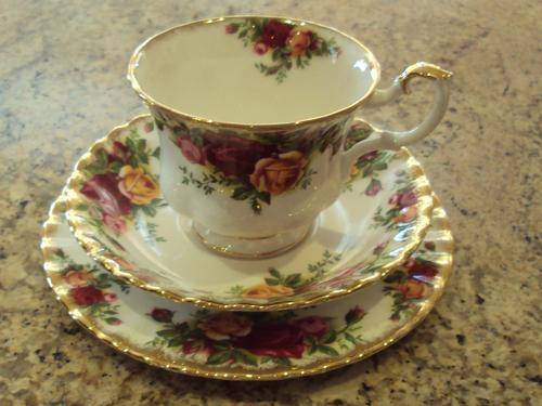 ROYAL ALBERT OLD COUNTRY ROSES