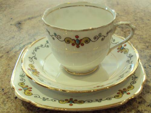 ROYAL ALBERT AVENUE TEA TRIO