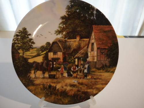 A  ROYAL DOULTON COLLECTORS PLATE