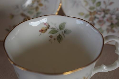 ROYAL ALBERT HAWORTH TEA TRIO