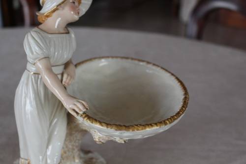 ROYAL WORCESTER HADLEY FIGURAL NUT DISH 1886 FOR OLDHAM ONLY