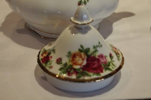 PRISTINE ROYAL ALBERT 23pc OLD COUNTRY ROSES TEA SET