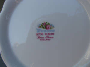 FANTASTIC ROYAL ALBERT 23pc WINSOME TEA SET MINT