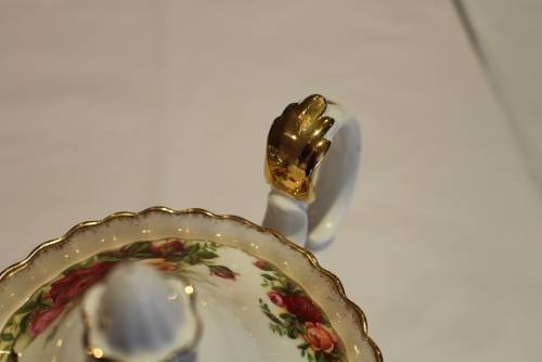 PRISTINE ROYAL ALBERT OLD COUNTRY ROSES TEAPOT