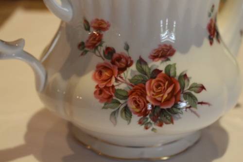 PRISTINE ROYAL ALBERT CENTENNIAL ROSE TEAPOT