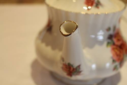 PRISTINE ROYAL ALBERT CENTENNIAL ROSE TEAPOT