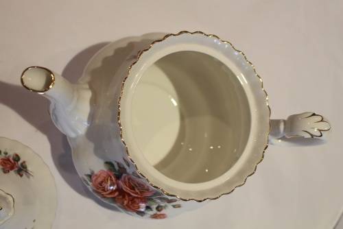 PRISTINE ROYAL ALBERT CENTENNIAL ROSE TEAPOT
