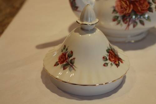 PRISTINE ROYAL ALBERT CENTENNIAL ROSE TEAPOT