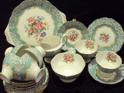 ROYAL ALBERT ENCHANTMENT TEA SET