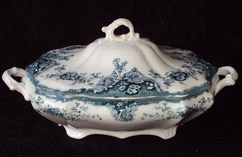 UNNAMED VICTORIAN BLUE AND WHITE  LIDDED TUREEN