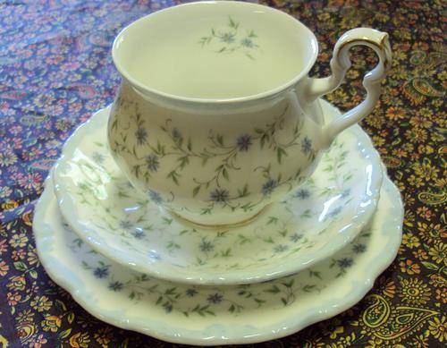 ROYAL ALBERT "CAROLINE" TEA TRIO