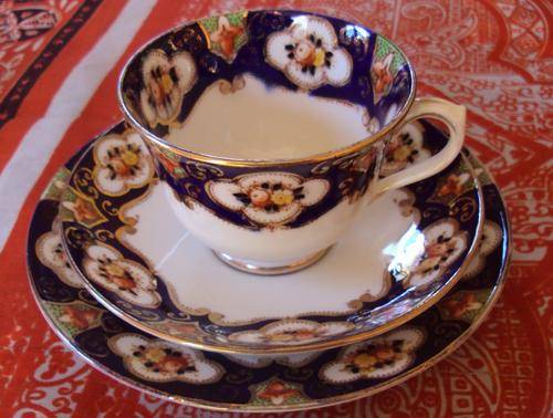 ROYAL ALBERT TEA TRIO