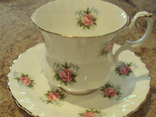 ROYAL ALBERT  FORGET-ME-NOT ROSE