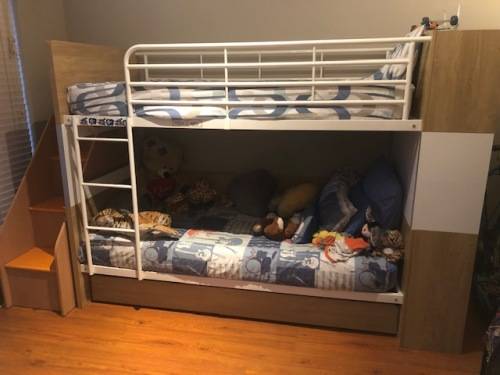 Bunk Bed with extra pull out bed