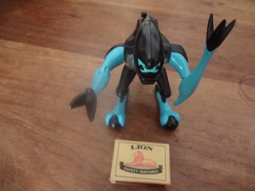 2007 Deluxe Bandai Action Figure Ben 10 Ultimate Alien Cartoon Network