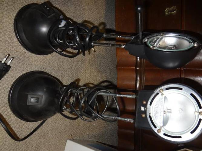 Lot of 2 Desk lamps - black hallogen desklamp - work very well - both use 2 pong plug