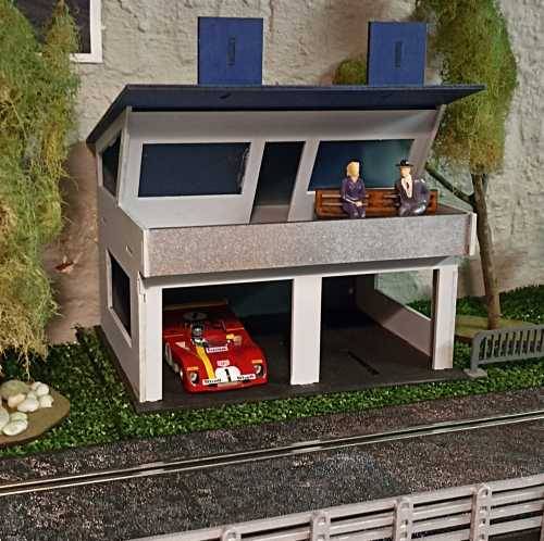 1:32 PIT BUILDING