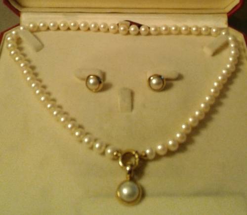Genuine Pearl Necklace with 9ct Gold Signoretti Clasp, Mabe Pendant & Mabe Earring Studs