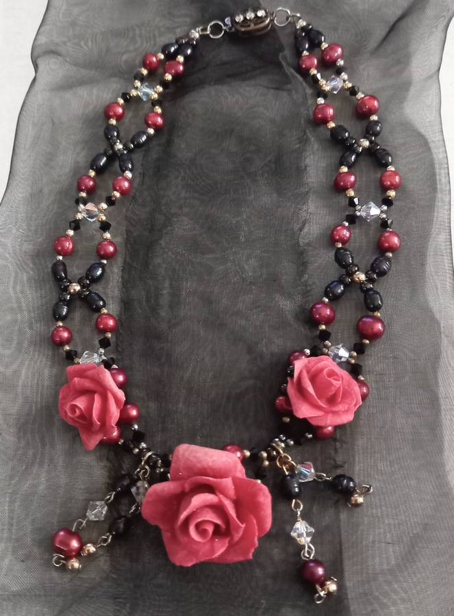 Vintage Pretty Wine Red and Near Black Freshwater Pearl Necklace with Roses