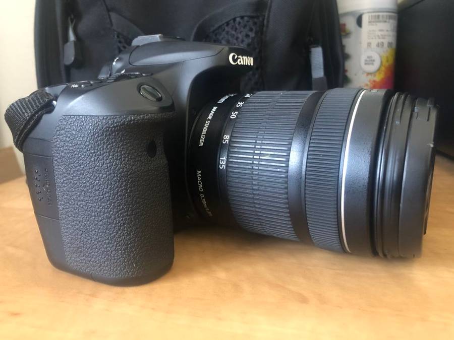 CANON 70D WITH 18-135MM IS STM LENS , CARRY BAG EXCELLENT CONDITION