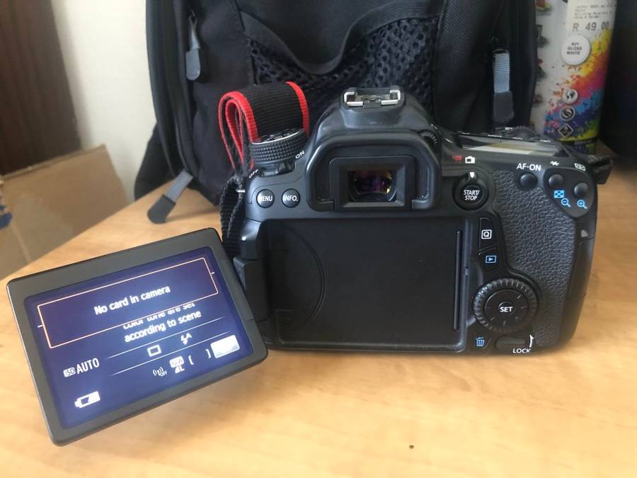 CANON 70D WITH 18-135MM IS STM LENS , CARRY BAG EXCELLENT CONDITION