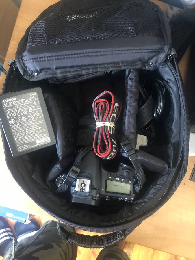 CANON 70D WITH 18-135MM IS STM LENS , CARRY BAG EXCELLENT CONDITION