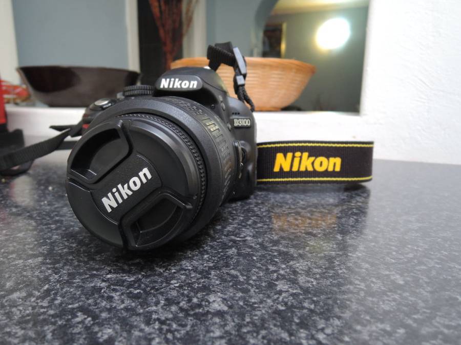 NIKON D3100 14.2MP ,FULL HD MOVIES, WITH 18-55MM VR LENS IN VERY GOOD CONDTION WITH CHARGER