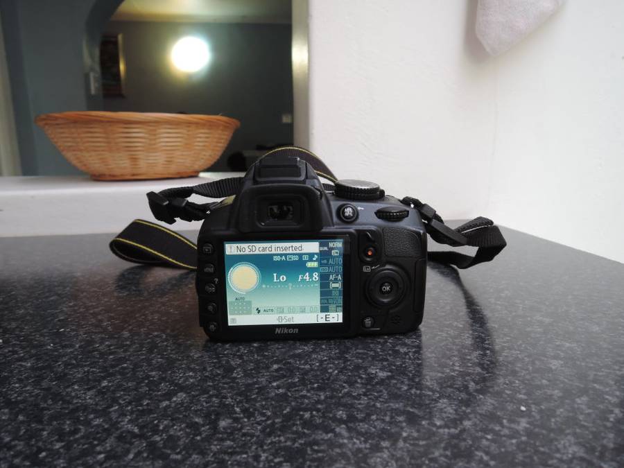 NIKON D3100 14.2MP ,FULL HD MOVIES, WITH 18-55MM VR LENS IN VERY GOOD CONDTION WITH CHARGER