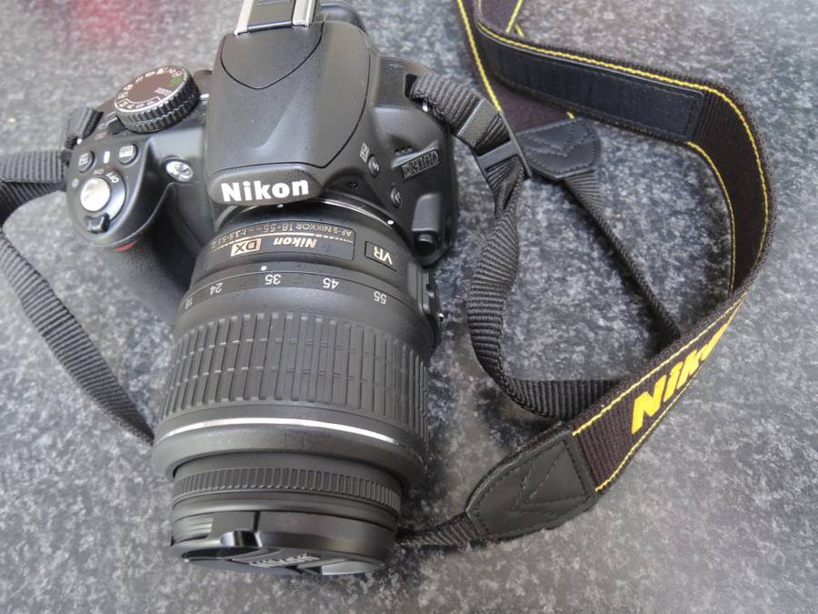 NIKON D3100 14.2MP ,FULL HD MOVIES, WITH 18-55MM VR LENS IN VERY GOOD CONDTION WITH CHARGER