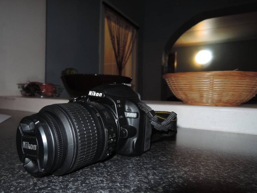 NIKON D3100 14.2MP ,FULL HD MOVIES, WITH 18-55MM VR LENS IN VERY GOOD CONDTION WITH CHARGER