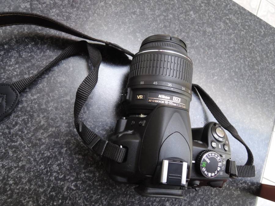 NIKON D3100 14.2MP ,FULL HD MOVIES, WITH 18-55MM VR LENS IN VERY GOOD CONDTION WITH CHARGER