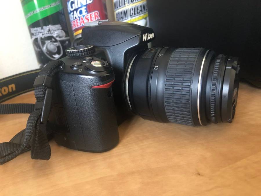 NIKON D3000 WITH 18-55MM ZOOM LENS IN VERY GOOD CONDITION