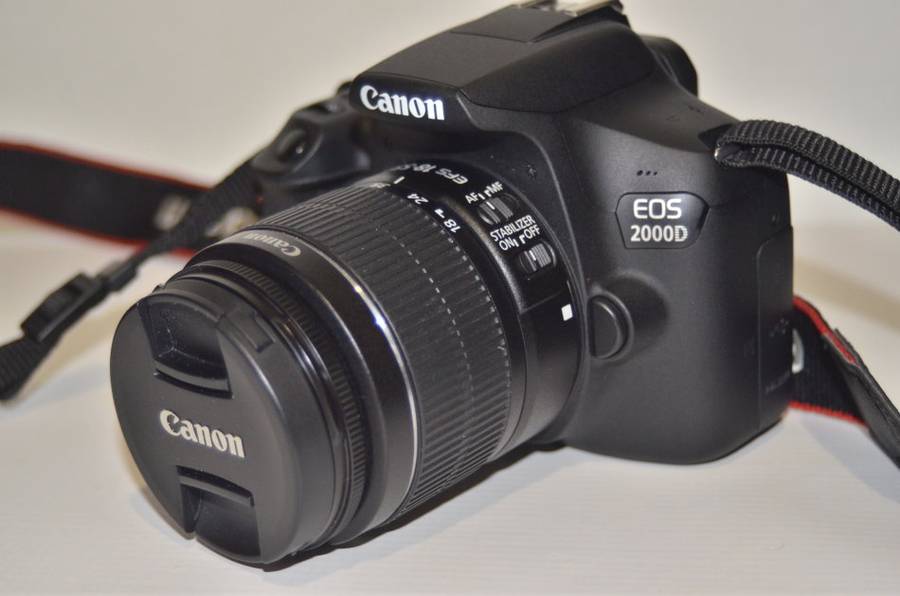 Canon EOS 2000D 24MP DSLR, FULL HD MOVIES , 18-55MM IS II ZOOM LENS IN EXCELLENT CONDITION
