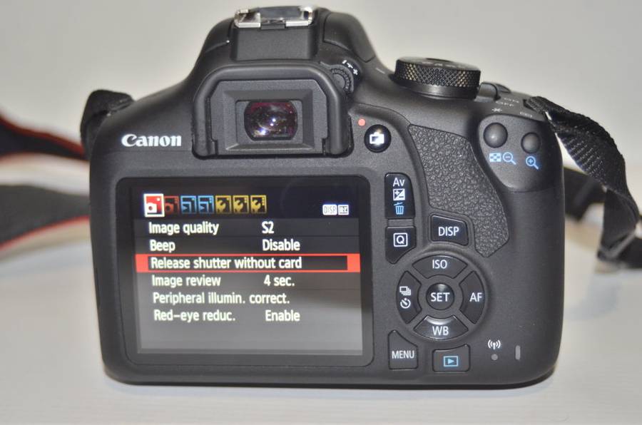 Canon EOS 2000D 24MP DSLR, FULL HD MOVIES , 18-55MM IS II ZOOM LENS IN EXCELLENT CONDITION