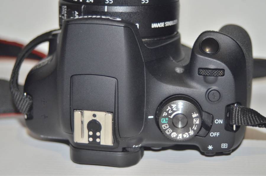 Canon EOS 2000D 24MP DSLR, FULL HD MOVIES , 18-55MM IS II ZOOM LENS IN EXCELLENT CONDITION