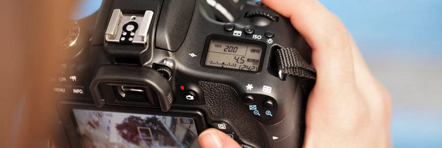 Canon EOS 760D 24.2MP DSLR, FULL HD MOVIES , WIFI Camera WITH 18-55MM STM, CAMERA BAG AND BOOKLET