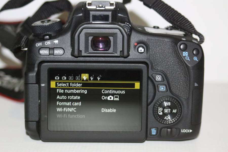 Canon EOS 760D 24.2MP DSLR, FULL HD MOVIES , WIFI Camera WITH 18-55MM STM, CAMERA BAG AND BOOKLET
