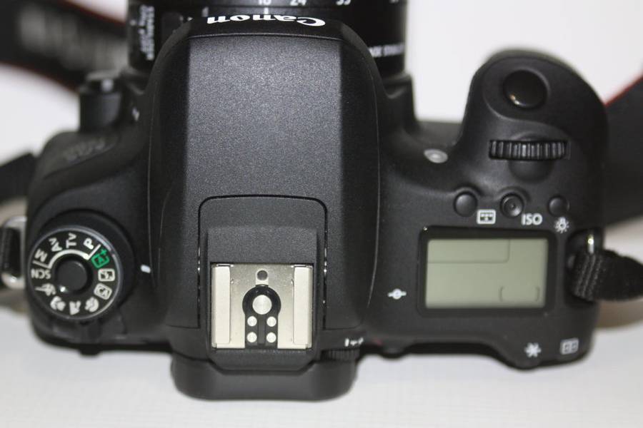 Canon EOS 760D 24.2MP DSLR, FULL HD MOVIES , WIFI Camera WITH 18-55MM STM, CAMERA BAG AND BOOKLET