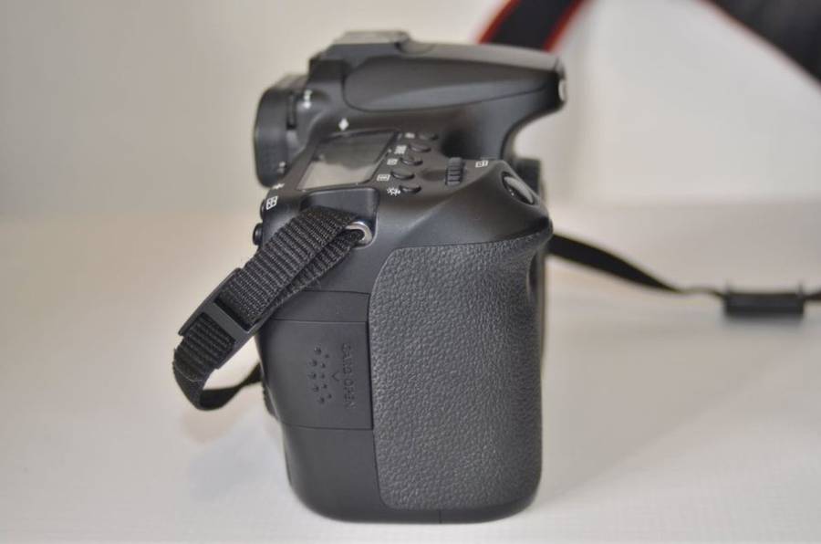 Canon EOS 70D DSLR Camera ( BODY ONLY ) WITH CHARGER