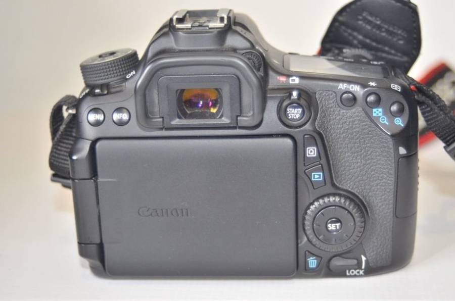 Canon EOS 70D DSLR Camera ( BODY ONLY ) WITH CHARGER