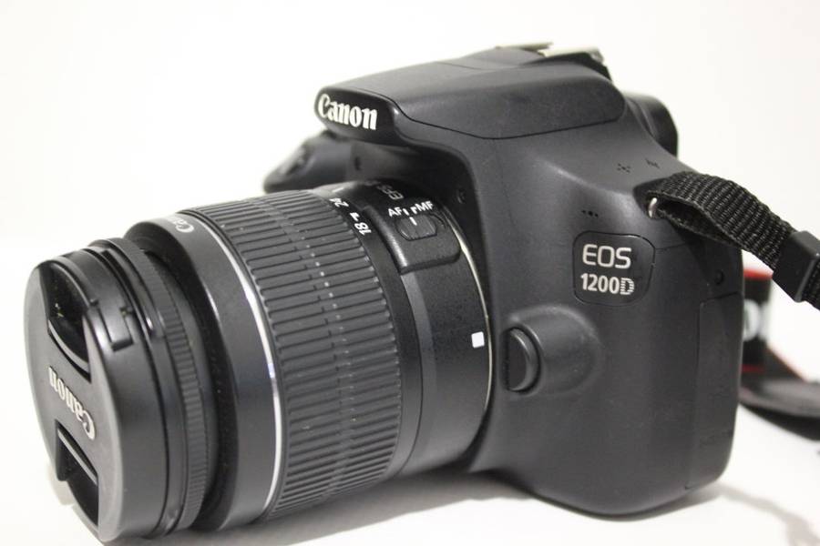 Canon EOS 1200D 18MP DSLR Camera , FULL HD MOVIES,18-55mm Lens,CANON  BAG, VERY GOOD CONDITION