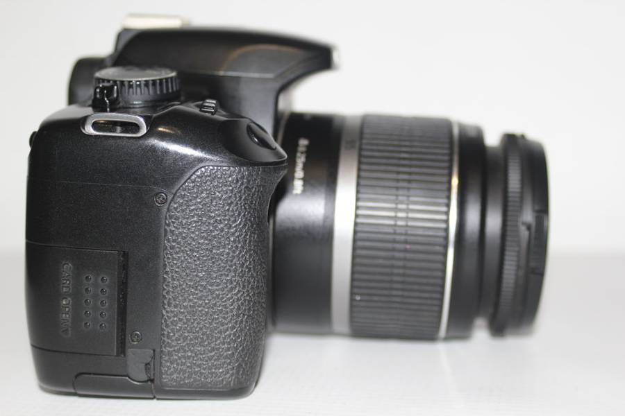 Canon EOS 450D WITH 18-55MM CANON ZOOM LENS ,  BATTERY CHARGER