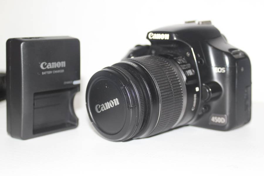 Canon EOS 450D WITH 18-55MM CANON ZOOM LENS ,  BATTERY CHARGER