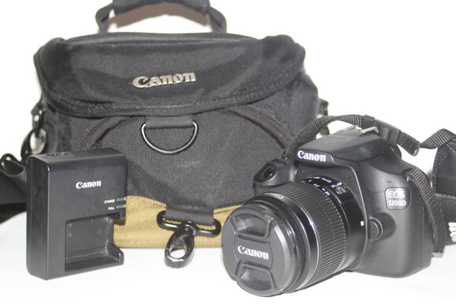Canon EOS 1200D 18MP DSLR Camera , FULL HD MOVIES,18-55mm Lens,CANON  BAG, VERY GOOD CONDITION