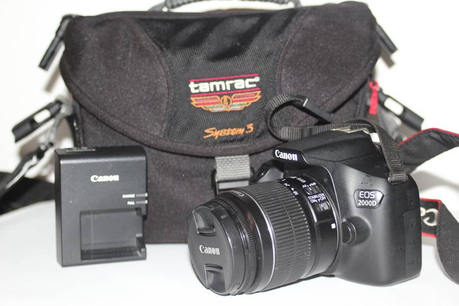 Canon EOS 2000D 24MP DSLR, FULL HD MOVIES , 18-55MM IS II ZOOM LENS IN NEW CONDITION WITH  BAG