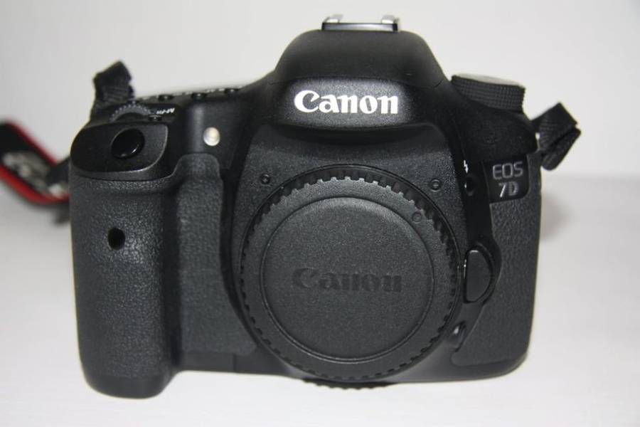 CANON EOS 7D  (BODY ONLY ) EXCELLENT CONDITION