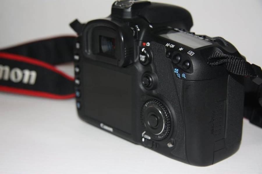 CANON EOS 7D  (BODY ONLY ) EXCELLENT CONDITION